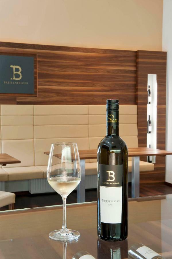 Weingut Breitenfelder Retz Exterior foto